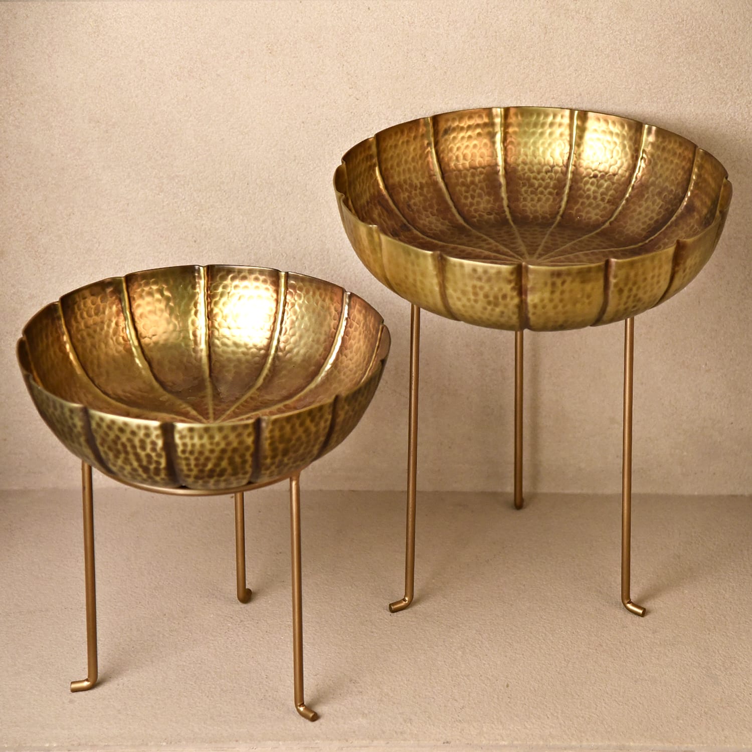 Image of Hammered Textured Floral Shaped Urli