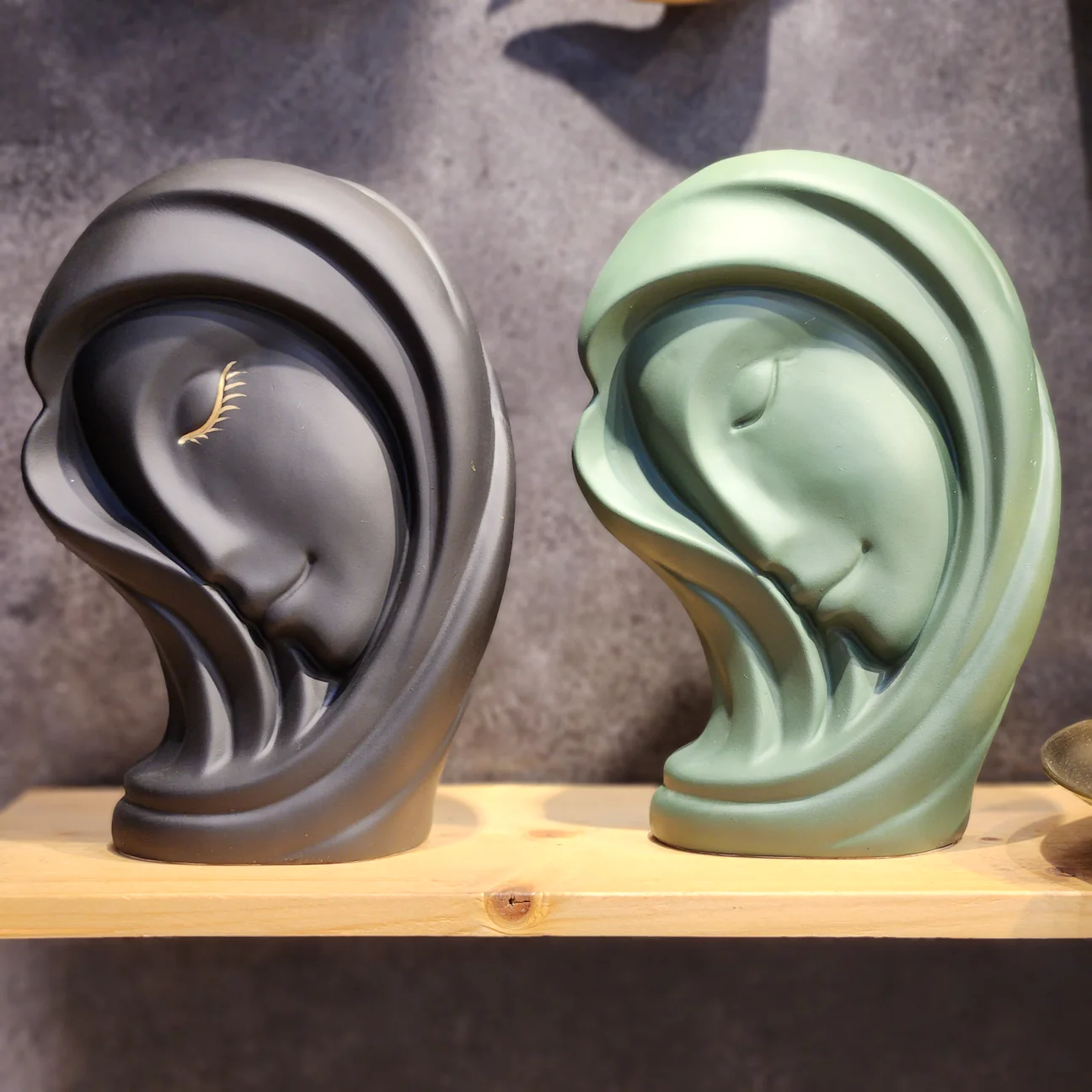 Image of Diana Artifact – Black & Olive – Elegant Contemporary Décor Sculpture
